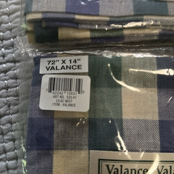 Park Imports Curtain Bundle 2 Valances & 2 Pairs of Tiers. - Picture 10 of 16